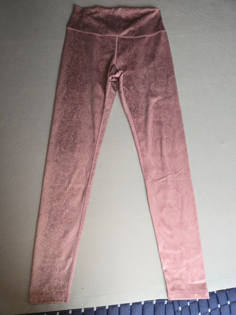 Glyder High-Waisted Leggings Size S Mauve Snake Print